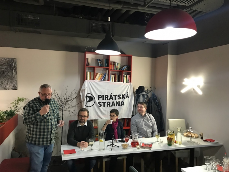 DISKUZNÍ PANEL S OBČANY K SOCIÁLNÍM OTÁZKÁM KRAJE S POSLANCI PSP ČR A PIRÁTY DĚČÍN